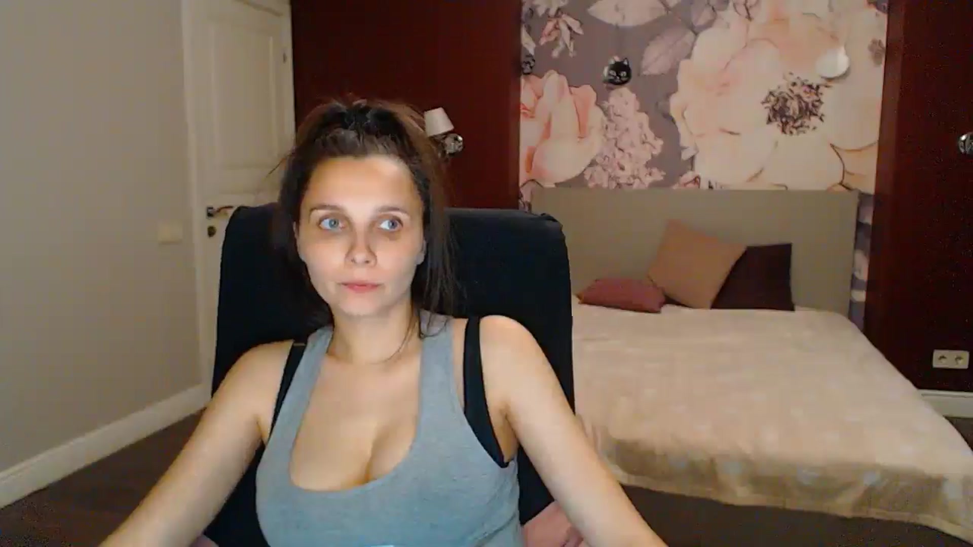 Gallery image thumbnail from Karina_Mils's myfreecams stream on, 06/27/2025, 20:05 image 6 of 20