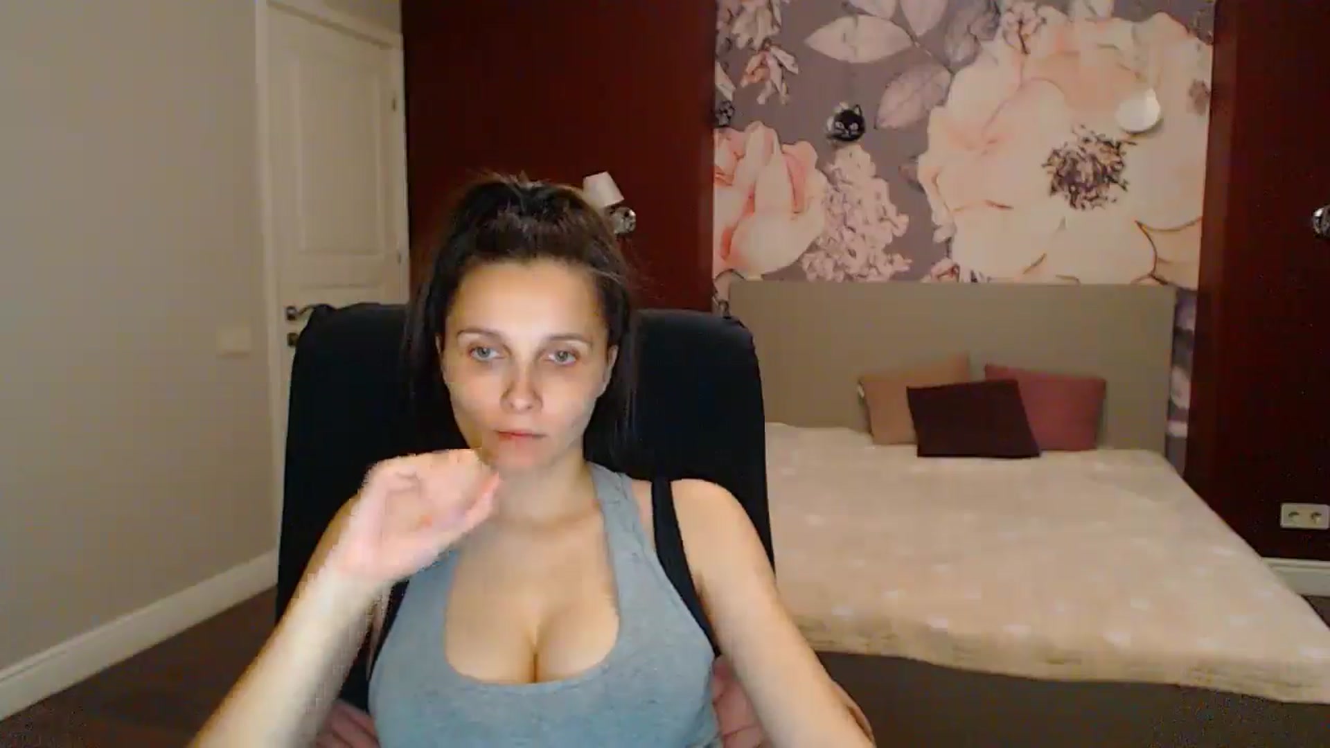 Gallery image thumbnail from Karina_Mils's myfreecams stream on, 06/28/2025, 18:48 image 10 of 20