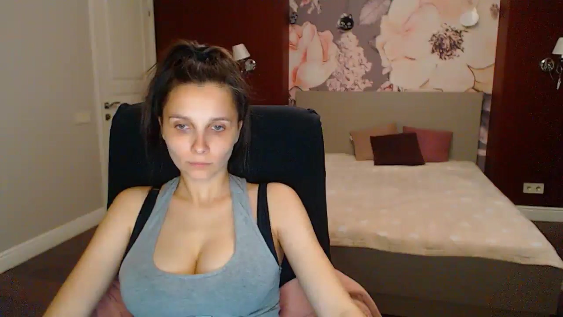 Gallery image thumbnail from Karina_Mils's myfreecams stream on, 06/28/2025, 18:48 image 18 of 20