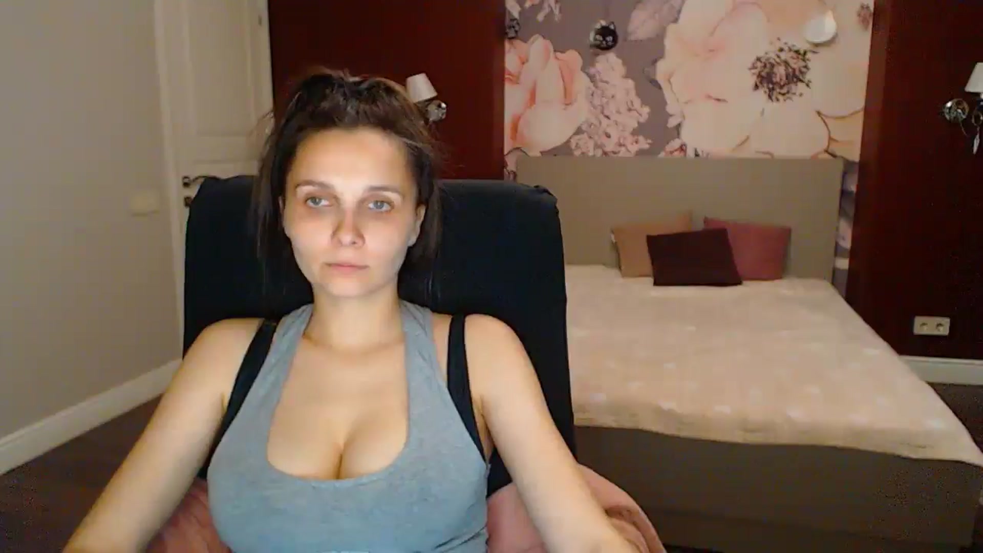 Gallery image thumbnail from Karina_Mils's myfreecams stream on, 06/28/2025, 18:48 image 15 of 20