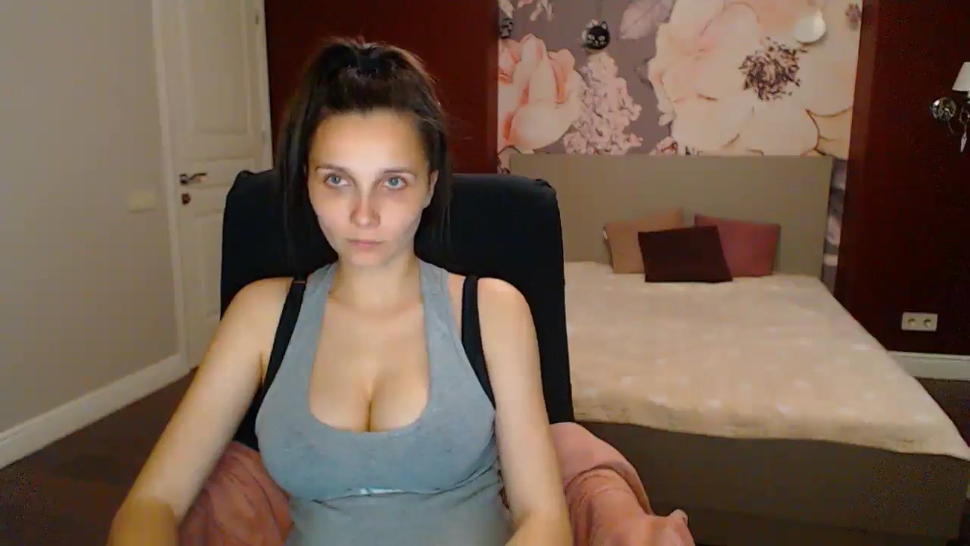 Gallery image thumbnail from Karina_Mils's myfreecams stream on, 06/28/2025, 18:48 image 12 of 20