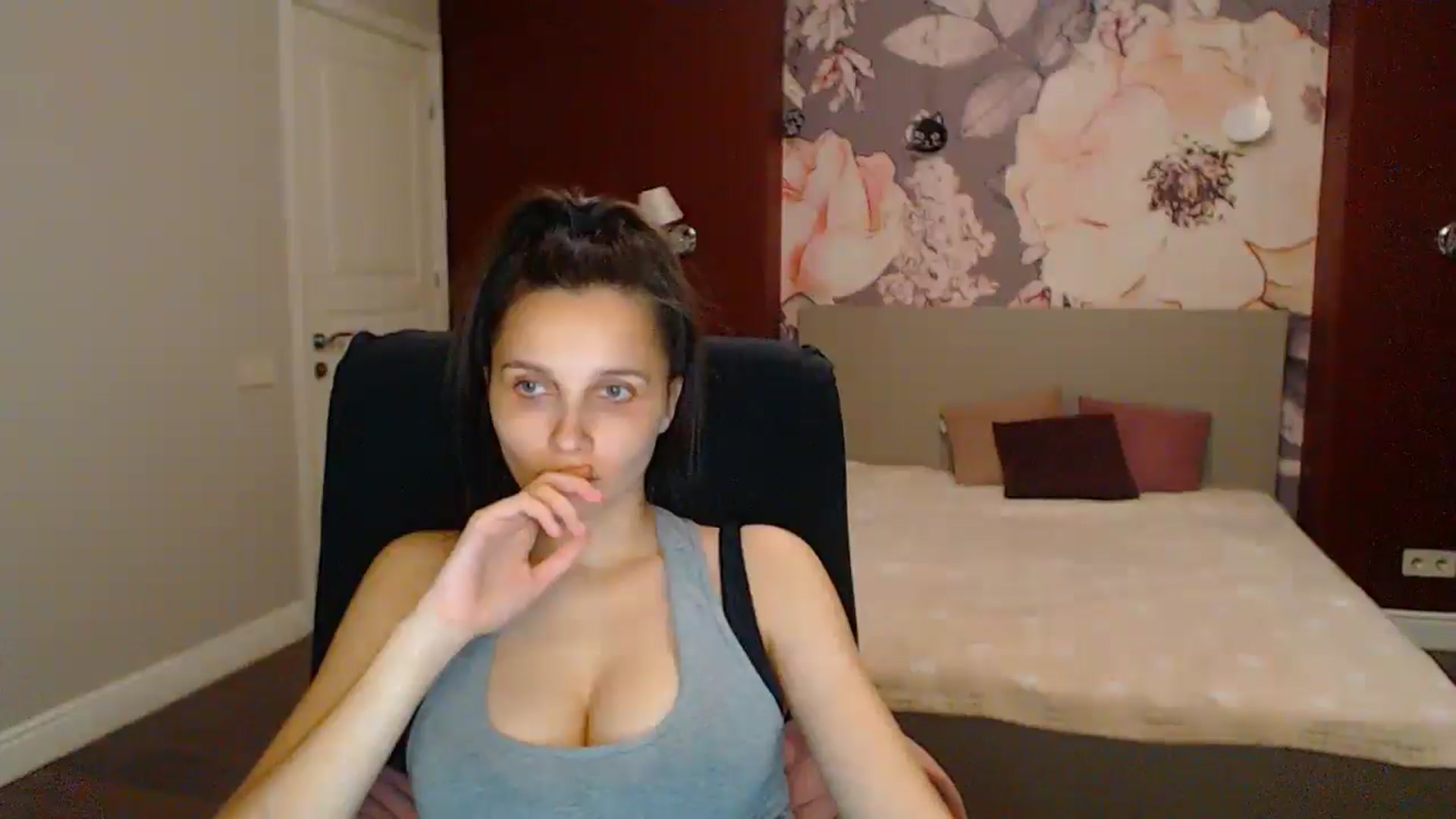 Gallery image thumbnail from Karina_Mils's myfreecams stream on, 06/28/2025, 18:48 image 11 of 20