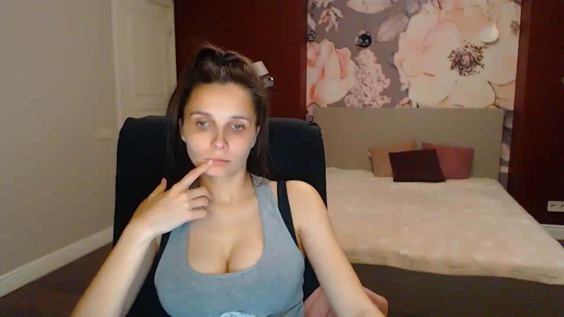 Gallery image thumbnail from Karina_Mils's myfreecams stream on, 06/28/2025, 19:23 image 11 of 20