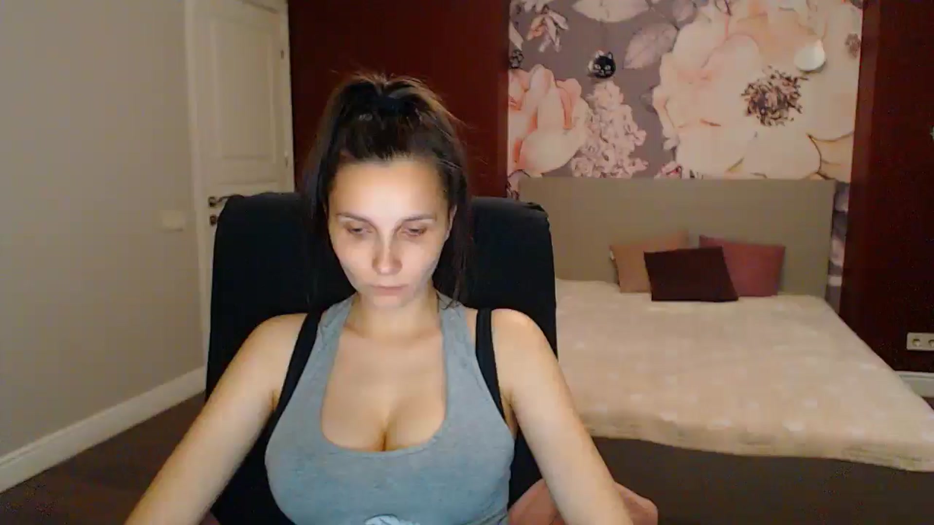 Gallery image thumbnail from Karina_Mils's myfreecams stream on, 06/28/2025, 19:23 image 13 of 20