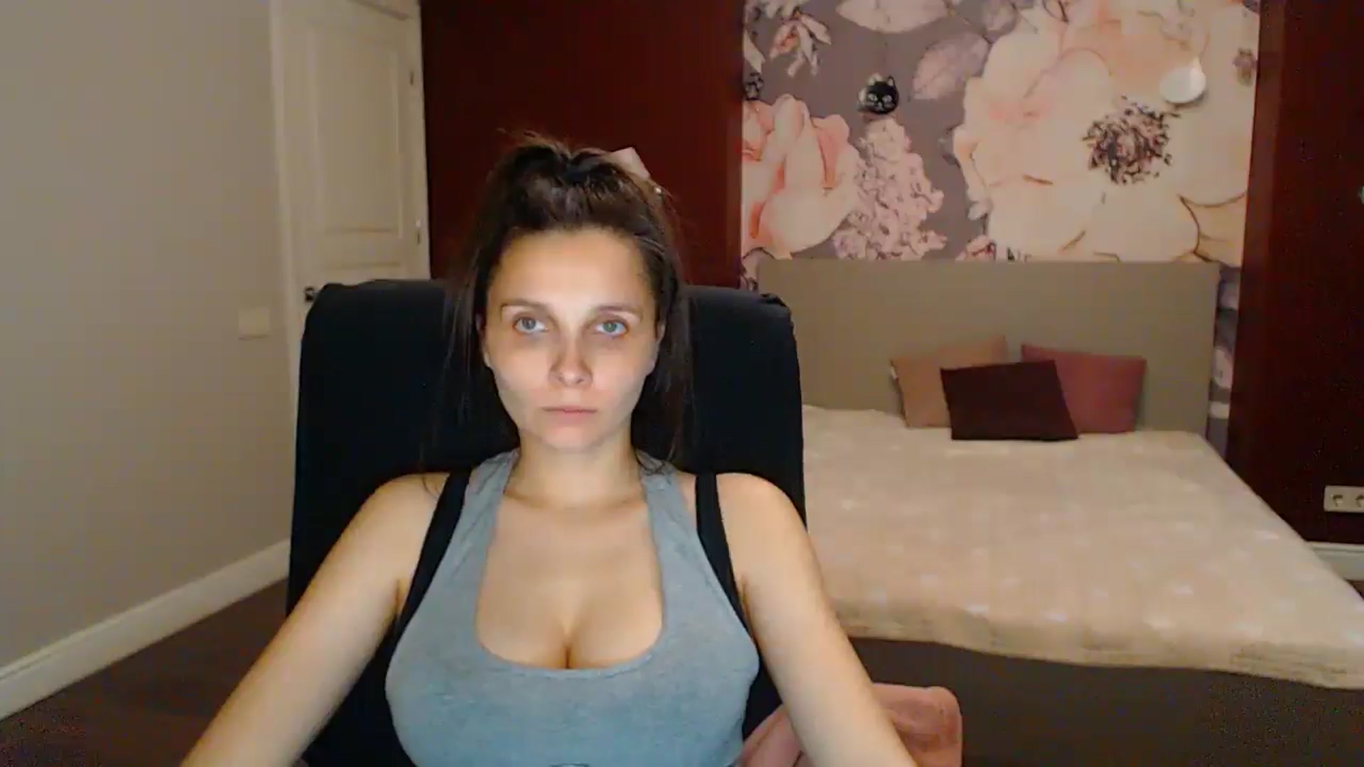 Gallery image thumbnail from Karina_Mils's myfreecams stream on, 06/28/2025, 19:23 image 18 of 20