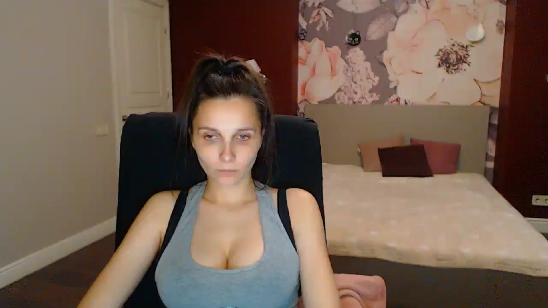 Gallery image thumbnail from Karina_Mils's myfreecams stream on, 06/28/2025, 19:23 image 19 of 20