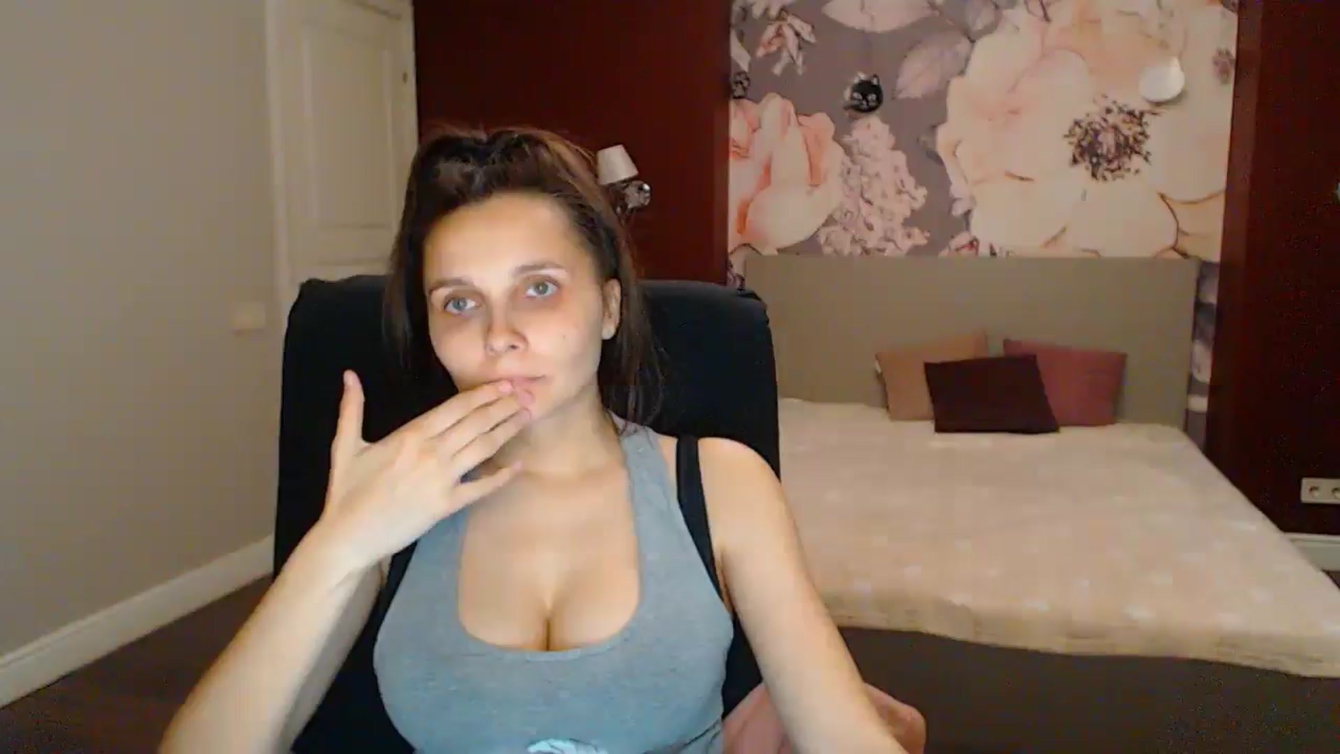 Gallery image thumbnail from Karina_Mils's myfreecams stream on, 06/28/2025, 19:23 image 6 of 20