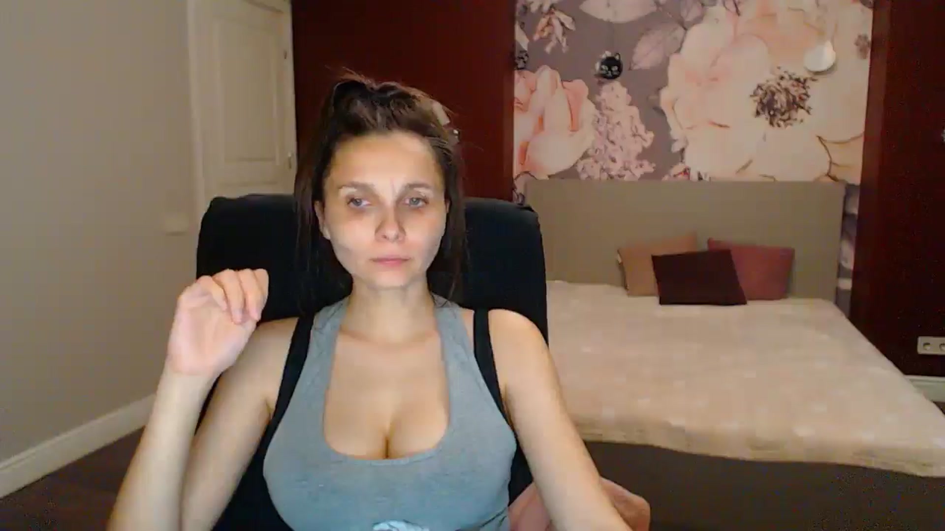 Gallery image thumbnail from Karina_Mils's myfreecams stream on, 06/28/2025, 19:23 image 10 of 20