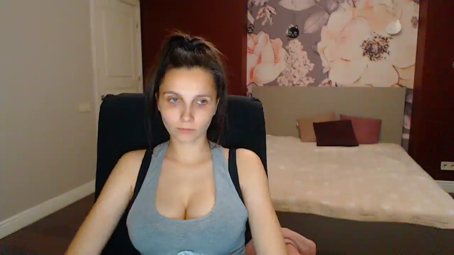 Gallery image thumbnail from Karina_Mils's myfreecams stream on, 06/28/2025, 19:23 image 5 of 20