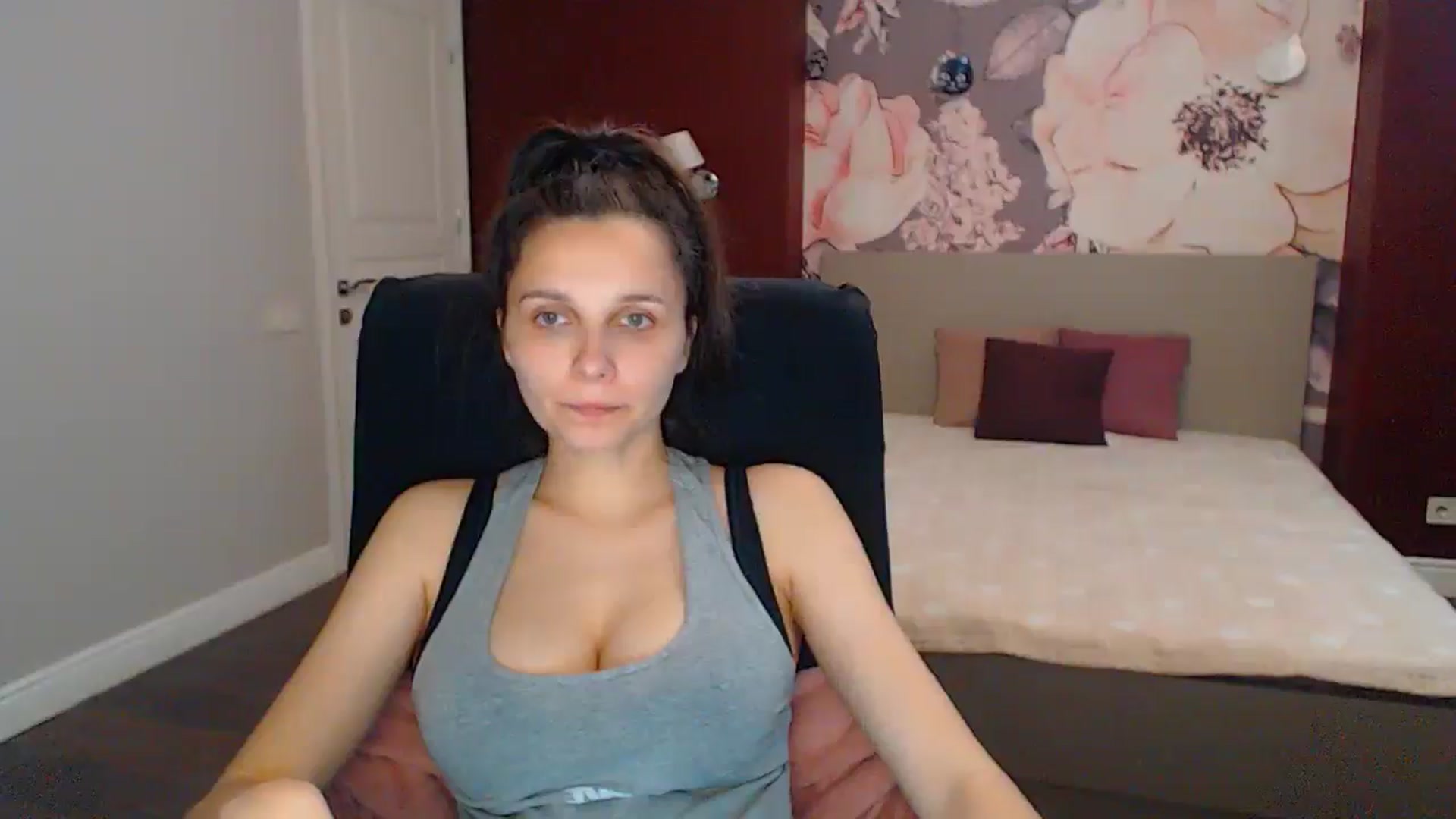 Gallery image thumbnail from Karina_Mils's myfreecams stream on, 06/29/2025, 15:41 image 3 of 20