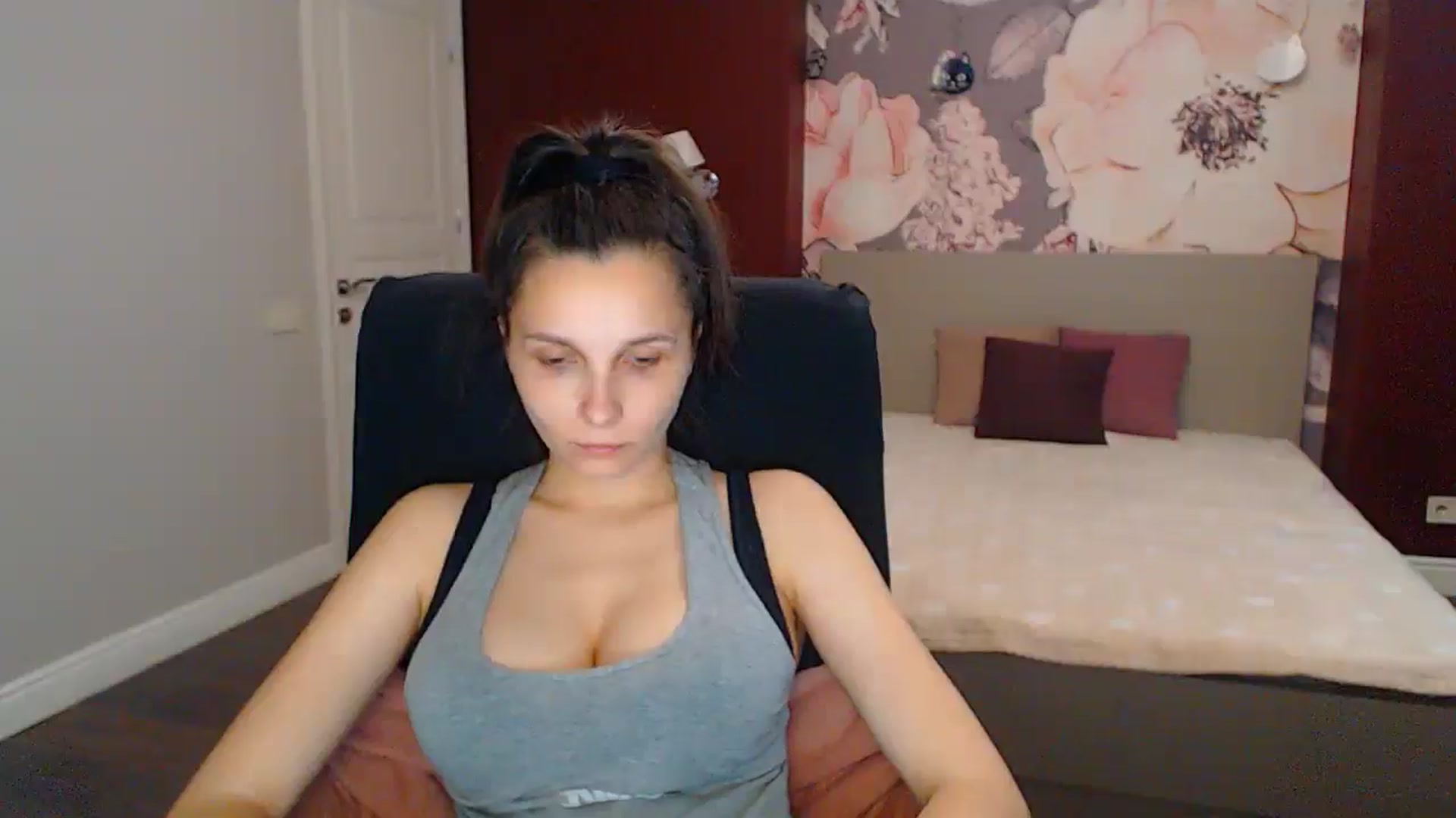 Gallery image thumbnail from Karina_Mils's myfreecams stream on, 06/29/2025, 15:41 image 4 of 20
