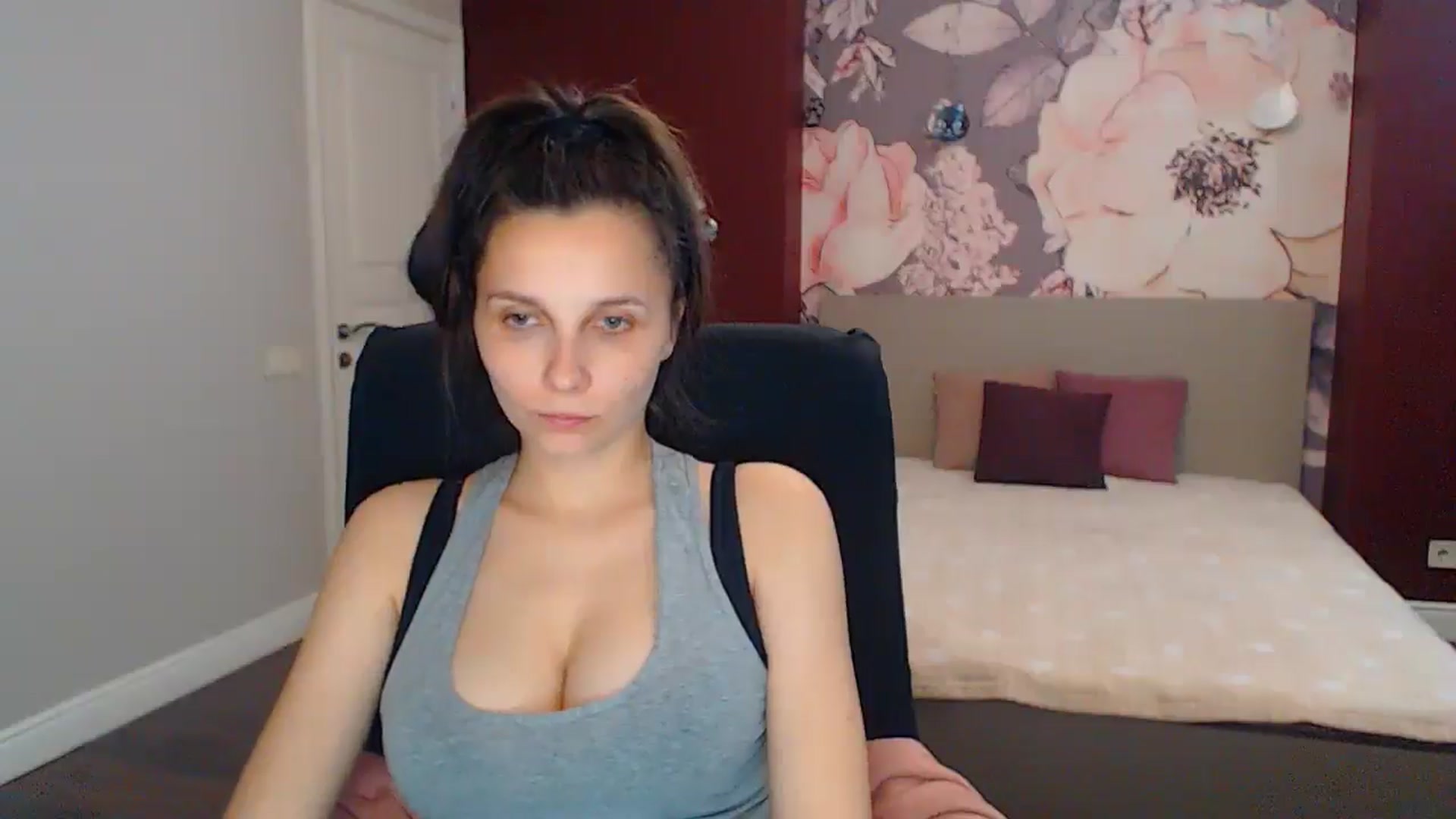 Gallery image thumbnail from Karina_Mils's myfreecams stream on, 06/29/2025, 15:41 image 5 of 20