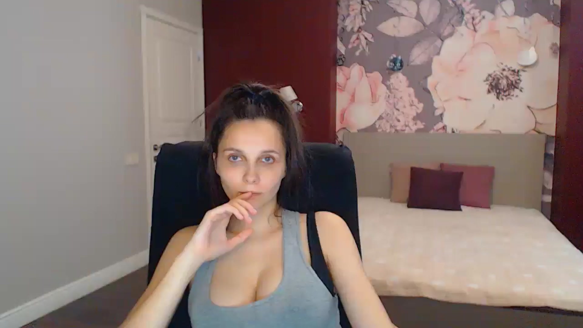 Gallery image thumbnail from Karina_Mils's myfreecams stream on, 06/29/2025, 15:41 image 16 of 20