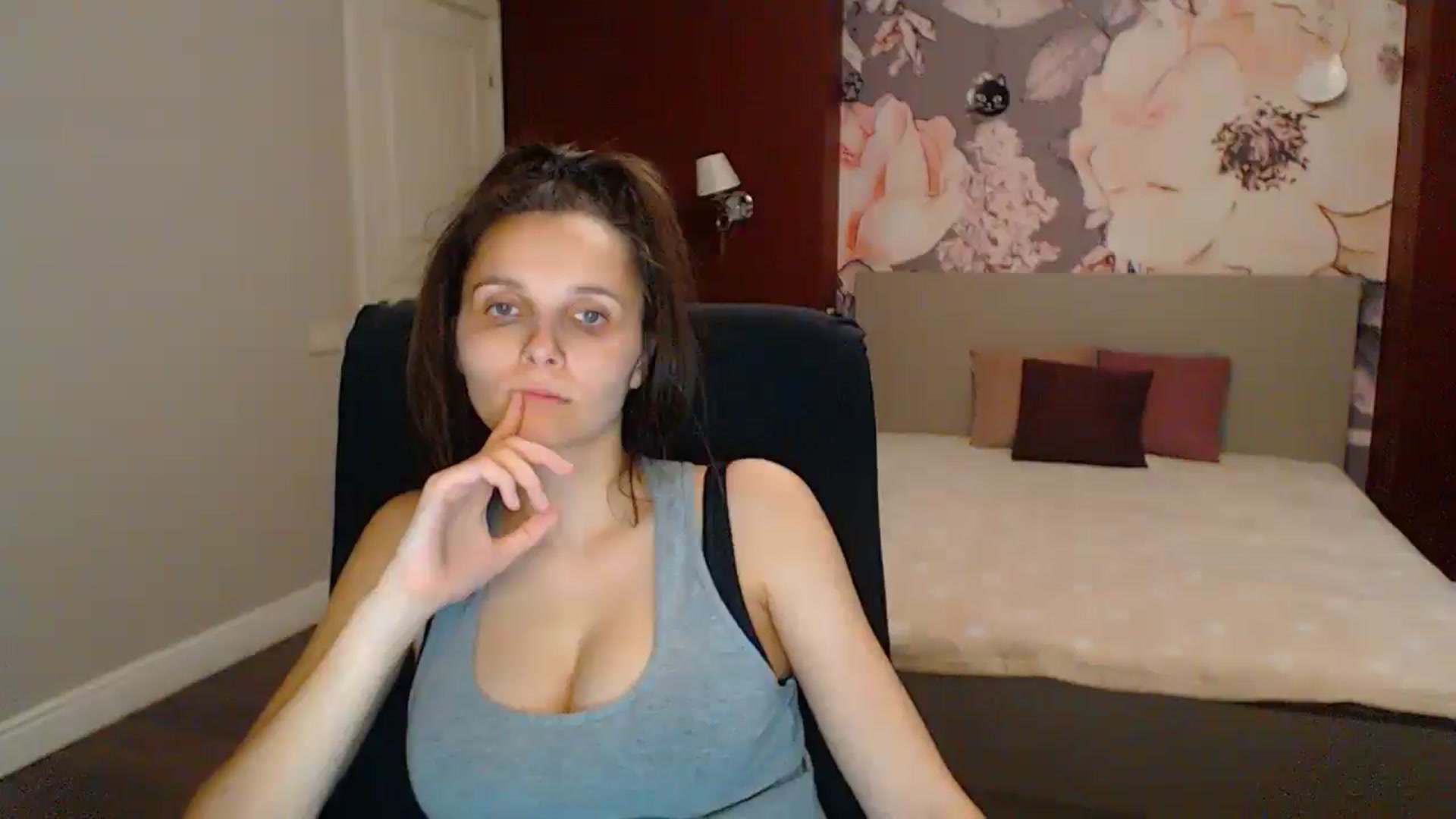 Gallery image thumbnail from Karina_Mils's myfreecams stream on, 06/29/2025, 17:55 image 12 of 20
