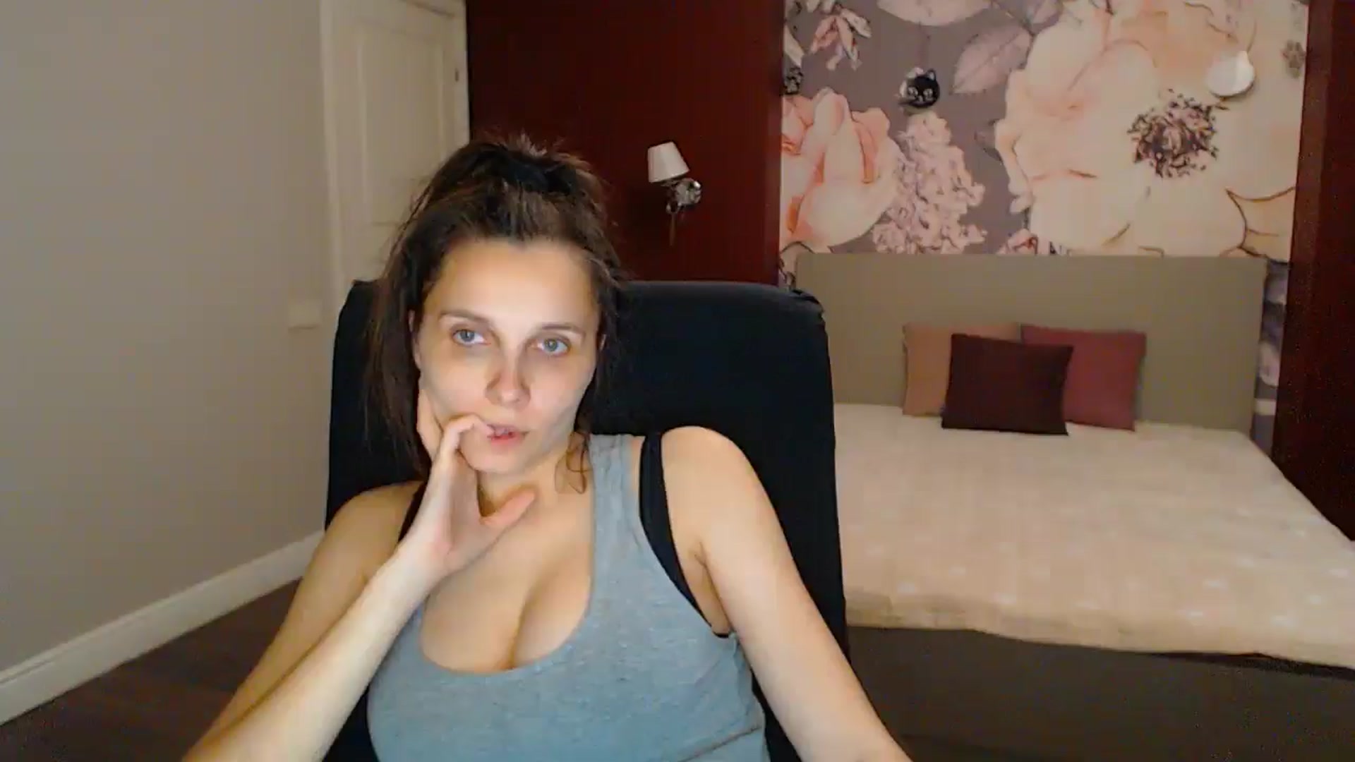 Gallery image thumbnail from Karina_Mils's myfreecams stream on, 06/29/2025, 17:55 image 15 of 20