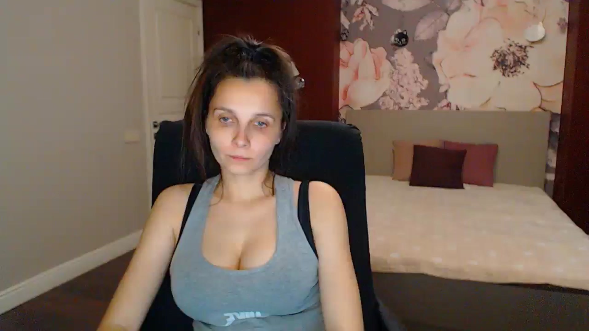 Gallery image thumbnail from Karina_Mils's myfreecams stream on, 06/29/2025, 17:55 image 19 of 20
