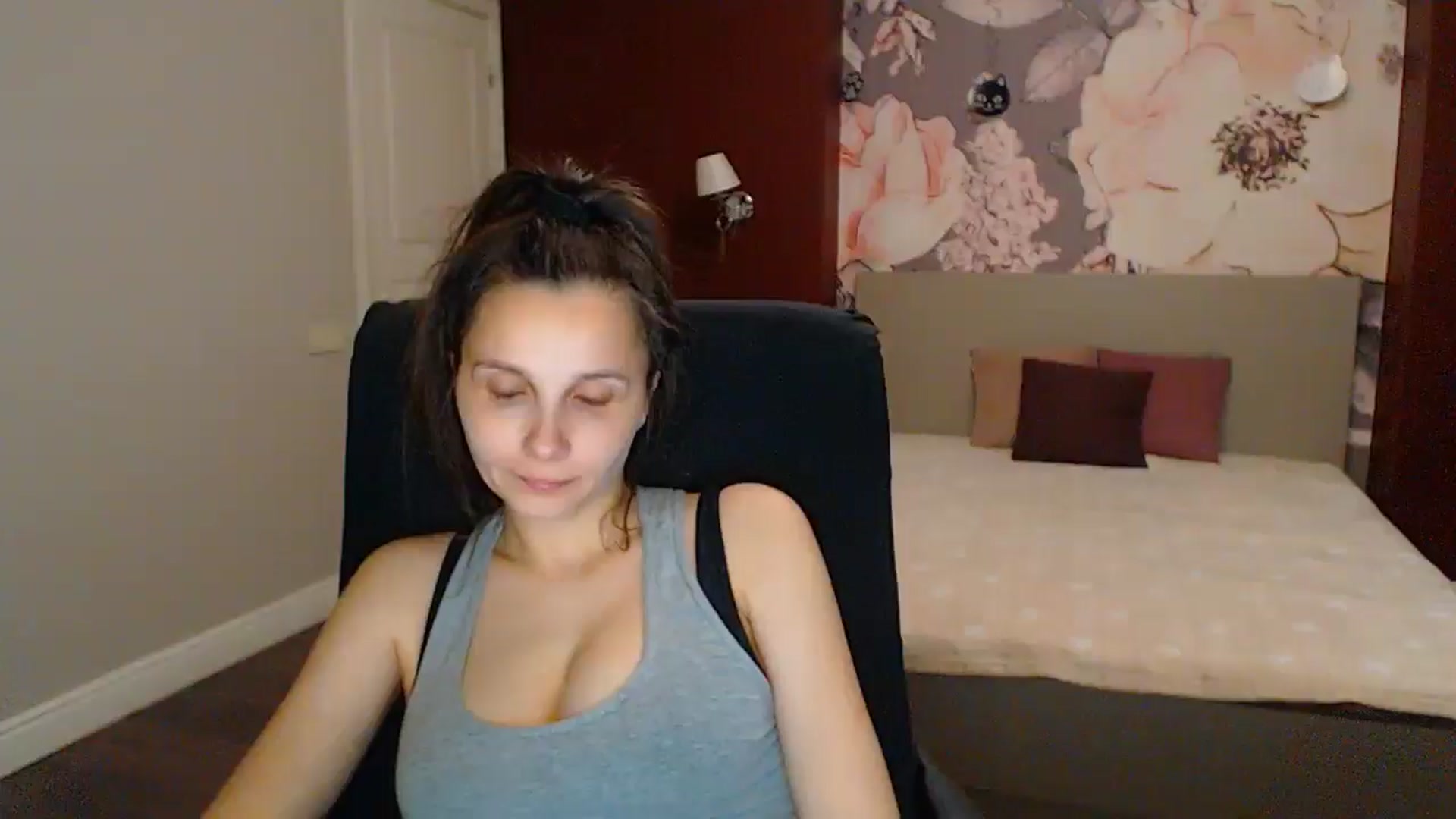 Gallery image thumbnail from Karina_Mils's myfreecams stream on, 06/29/2025, 17:55 image 16 of 20