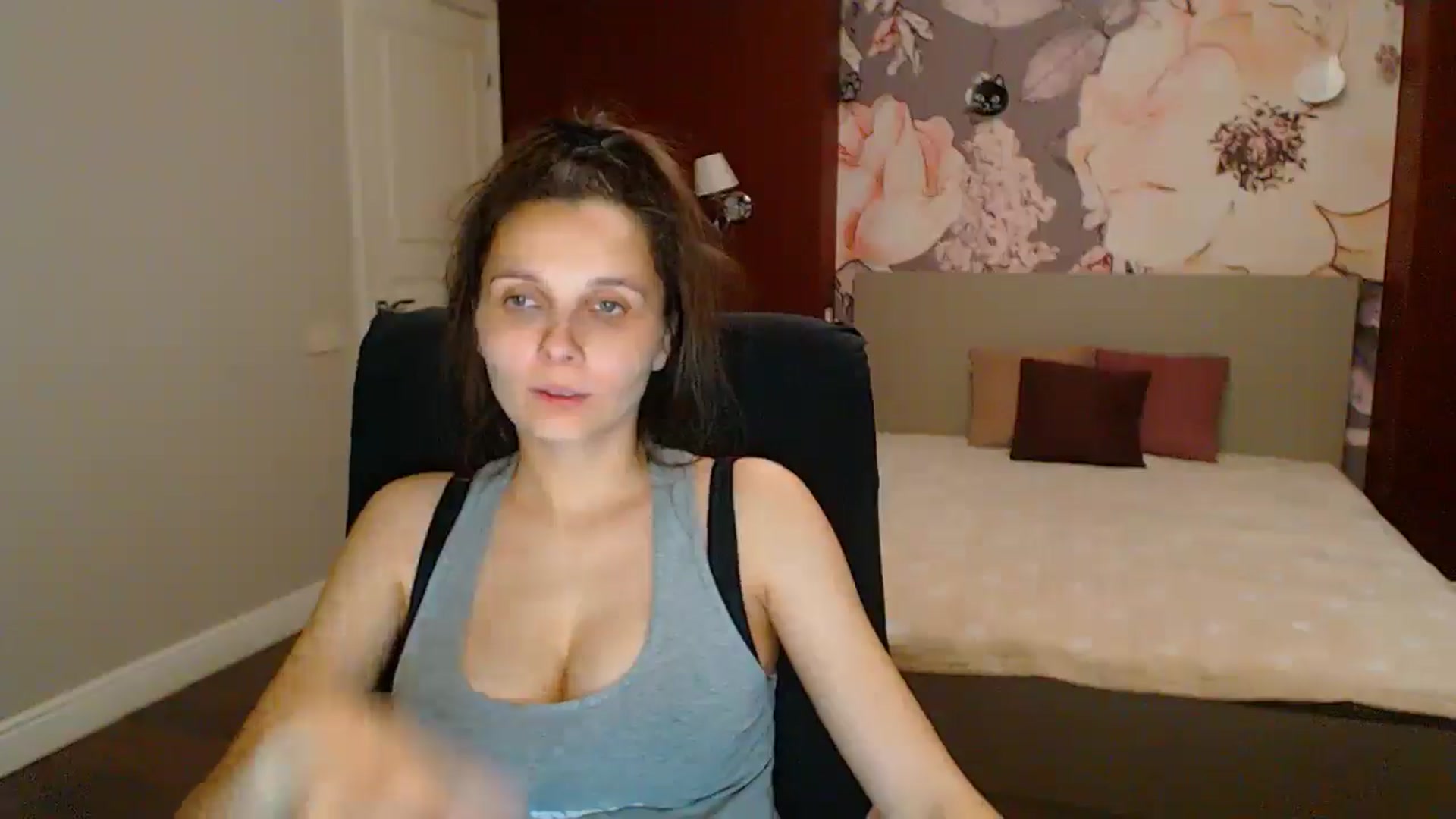 Gallery image thumbnail from Karina_Mils's myfreecams stream on, 06/29/2025, 19:37 image 7 of 20