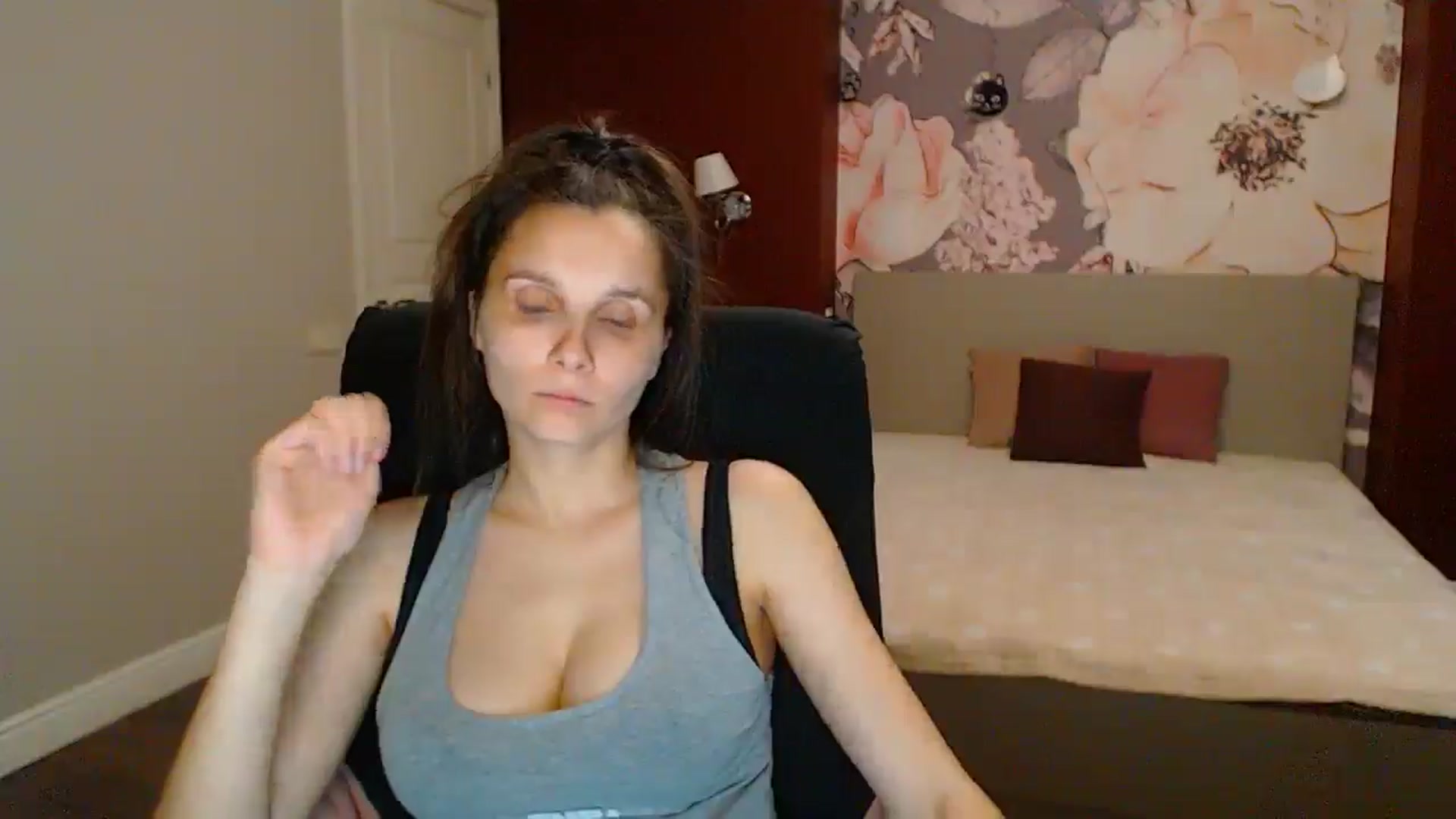 Gallery image thumbnail from Karina_Mils's myfreecams stream on, 06/29/2025, 19:37 image 8 of 20
