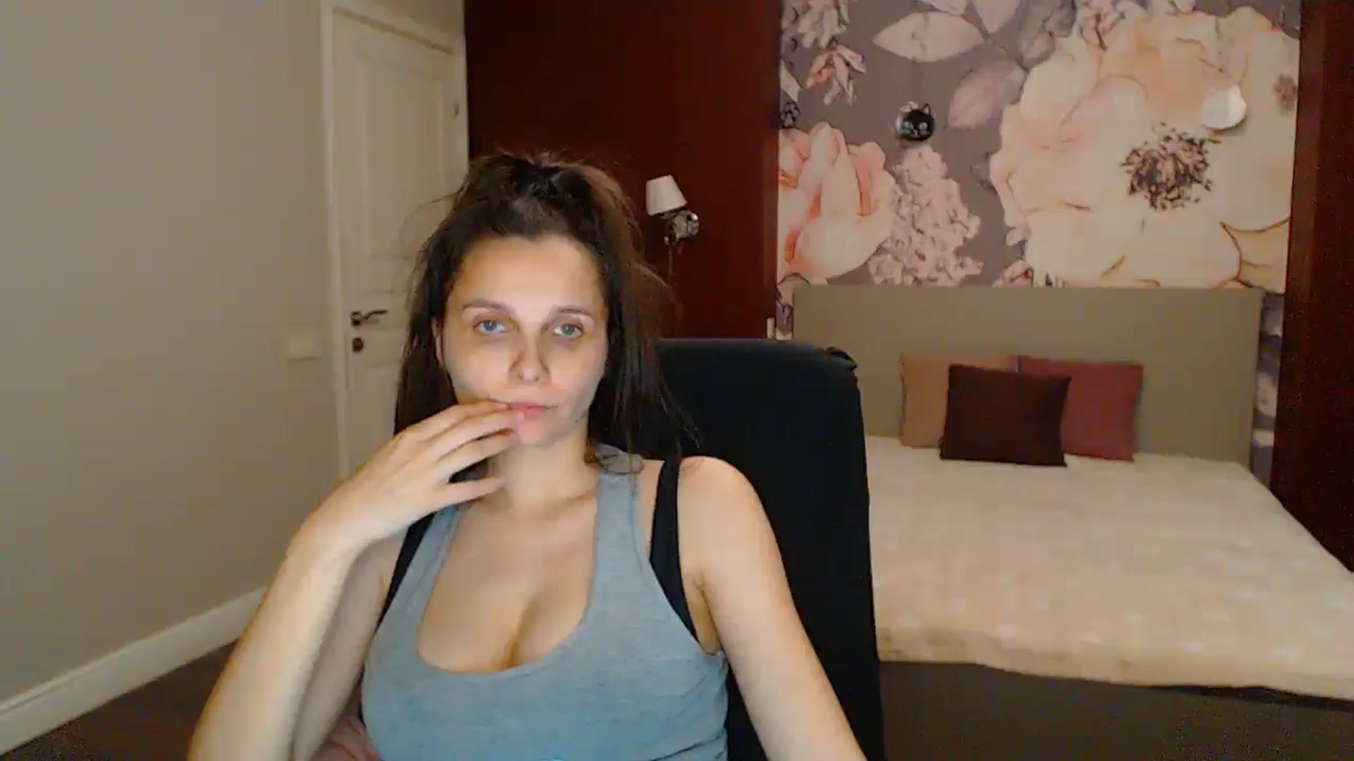 Gallery image thumbnail from Karina_Mils's myfreecams stream on, 06/29/2025, 19:37 image 18 of 20