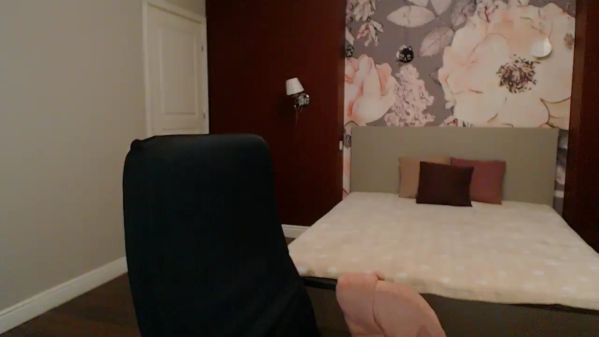 Gallery image thumbnail from Karina_Mils's myfreecams stream on, 06/29/2025, 19:37 image 20 of 20