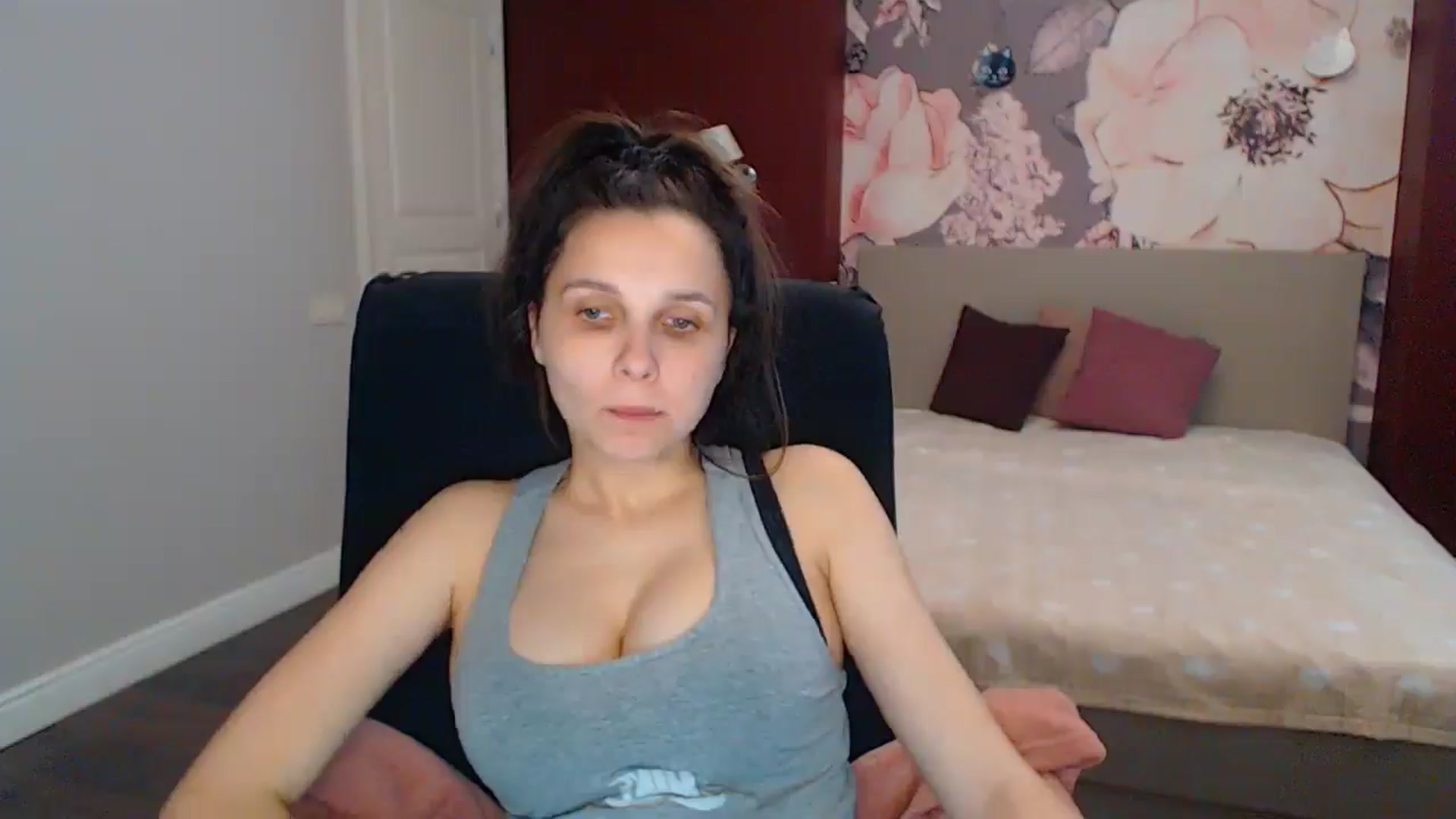 Gallery image thumbnail from Karina_Mils's myfreecams stream on, 06/30/2025, 11:17 image 12 of 20