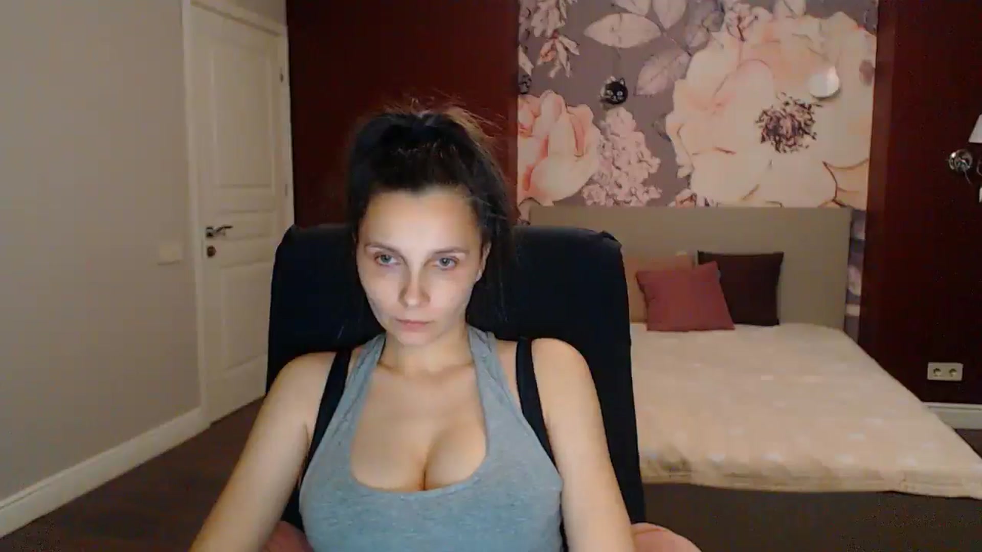 Gallery image thumbnail from Karina_Mils's myfreecams stream on, 07/04/2025, 18:58 image 17 of 20