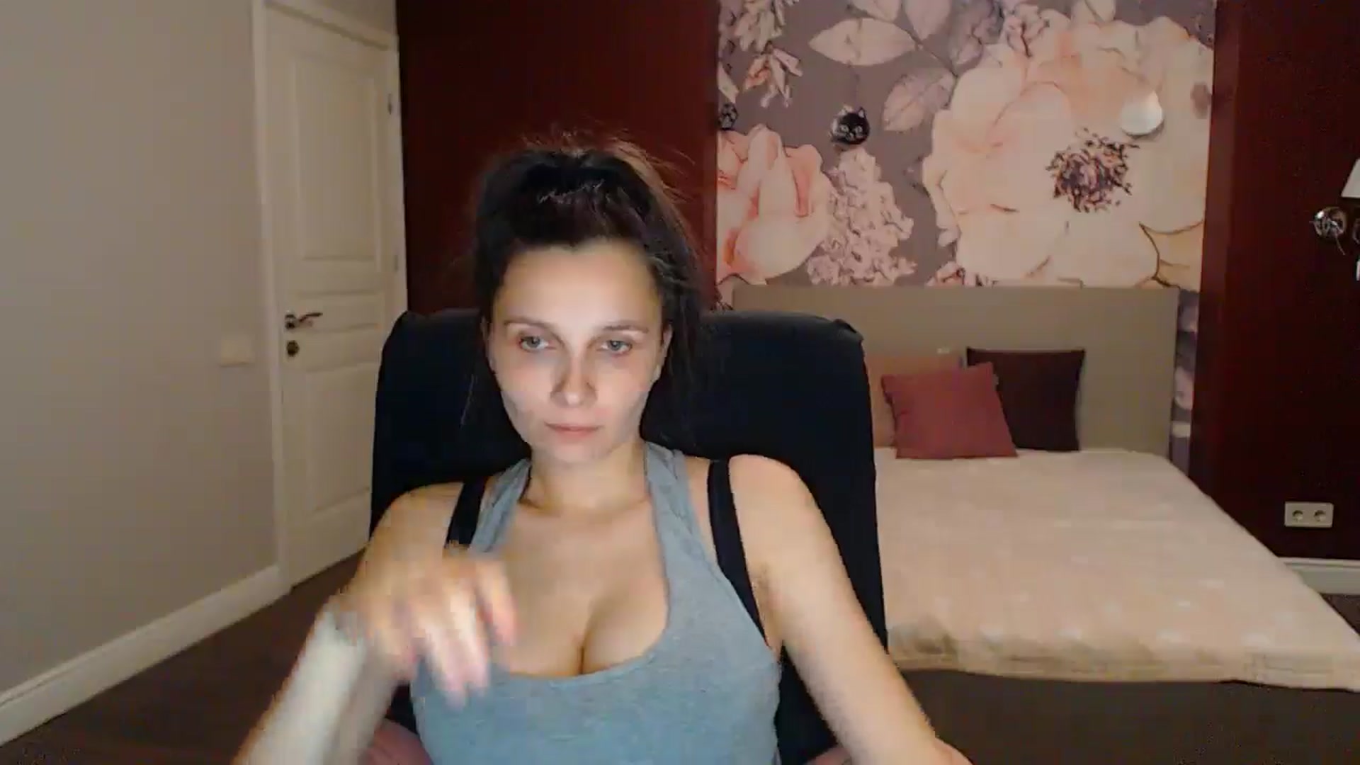 Gallery image thumbnail from Karina_Mils's myfreecams stream on, 07/04/2025, 18:58 image 4 of 20