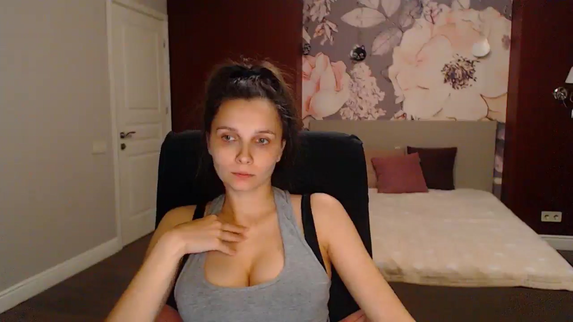 Gallery image thumbnail from Karina_Mils's myfreecams stream on, 07/04/2025, 18:58 image 3 of 20