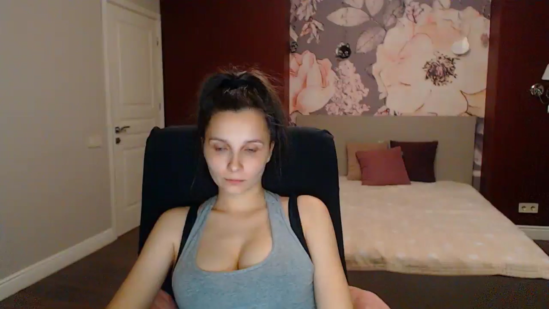 Gallery image thumbnail from Karina_Mils's myfreecams stream on, 07/04/2025, 18:58 image 1 of 20