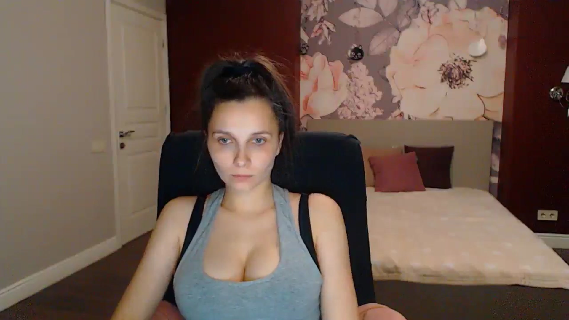 Gallery image thumbnail from Karina_Mils's myfreecams stream on, 07/04/2025, 18:58 image 2 of 20