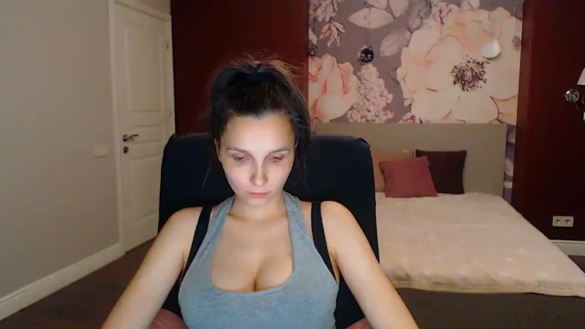 Gallery image thumbnail from Karina_Mils's myfreecams stream on, 07/04/2025, 18:58 image 5 of 20