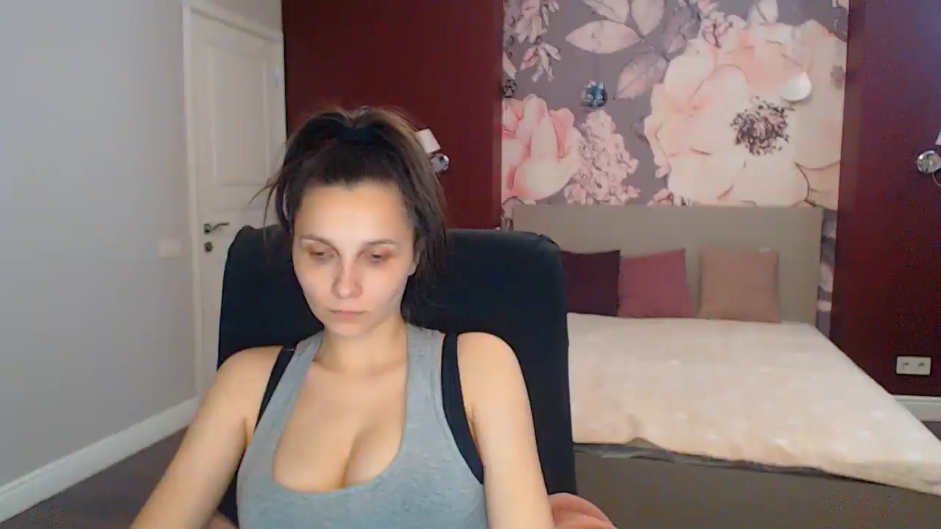 Gallery image thumbnail from Karina_Mils's myfreecams stream on, 07/05/2025, 14:37 image 1 of 20
