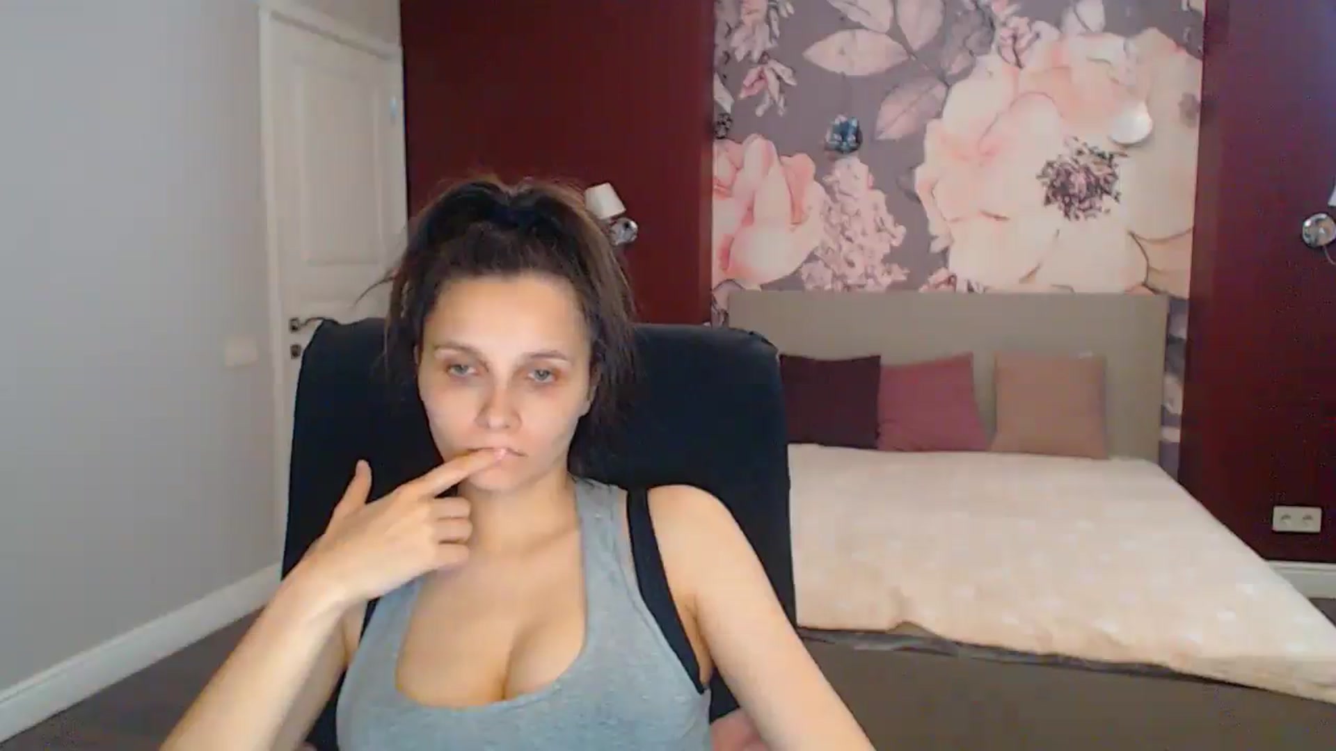 Gallery image thumbnail from Karina_Mils's myfreecams stream on, 07/05/2025, 14:37 image 6 of 20