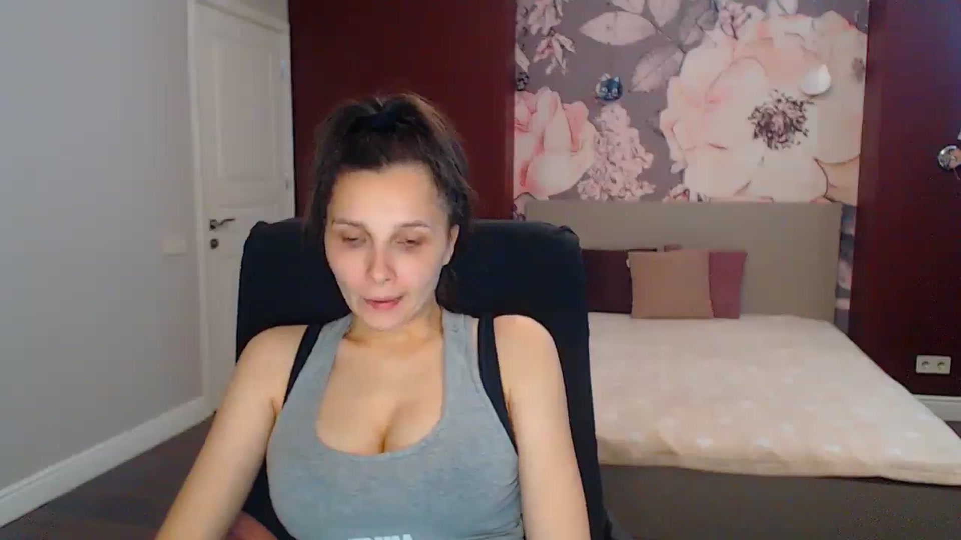 Gallery image thumbnail from Karina_Mils's myfreecams stream on, 07/06/2025, 14:23 image 3 of 20