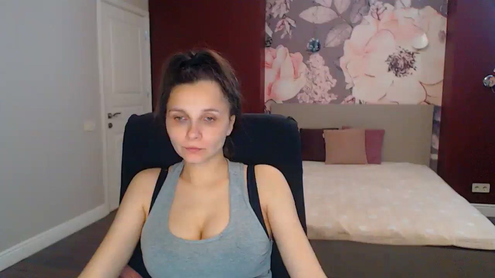 Gallery image thumbnail from Karina_Mils's myfreecams stream on, 07/06/2025, 14:23 image 5 of 20