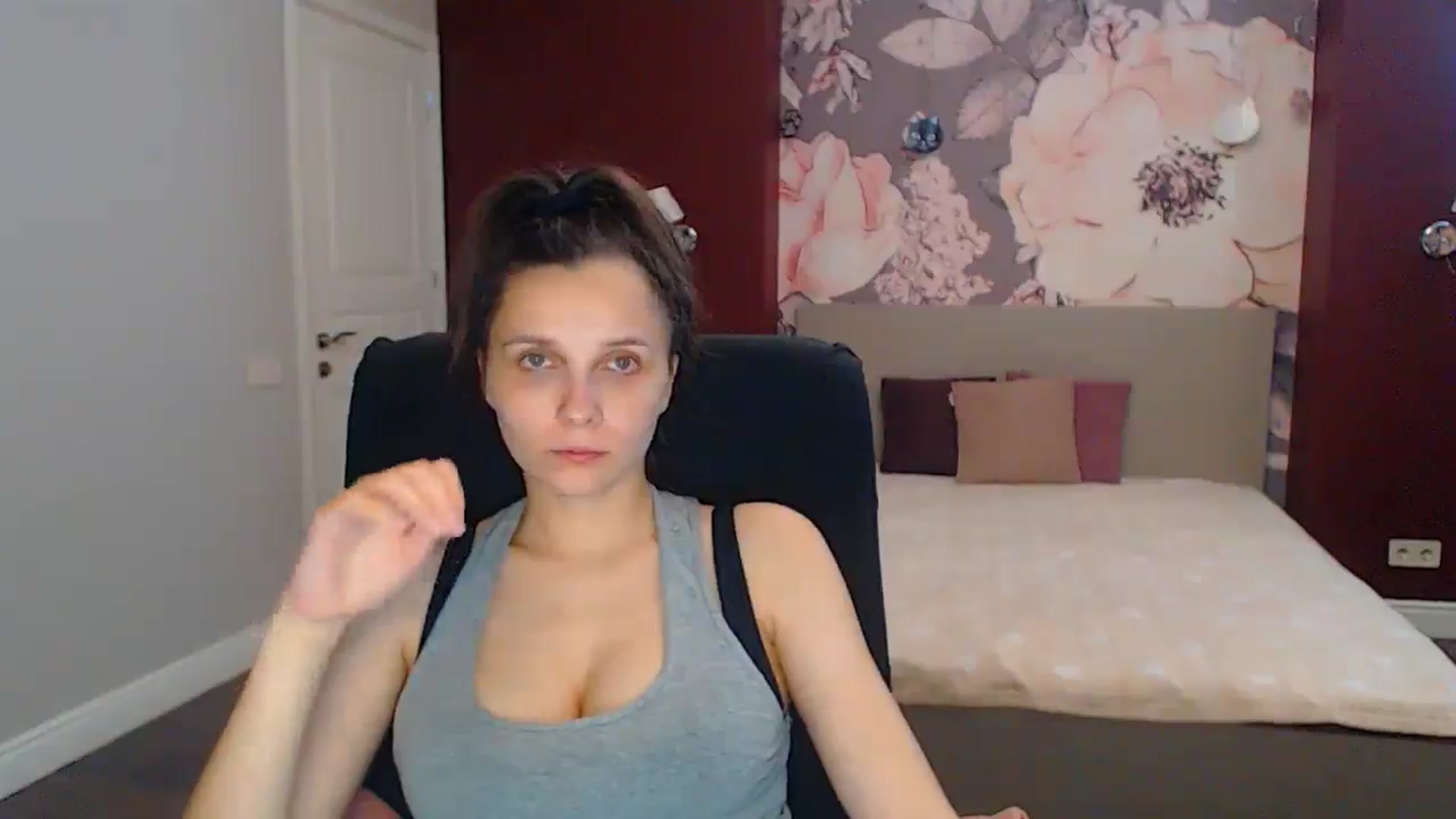Gallery image thumbnail from Karina_Mils's myfreecams stream on, 07/06/2025, 14:23 image 10 of 20