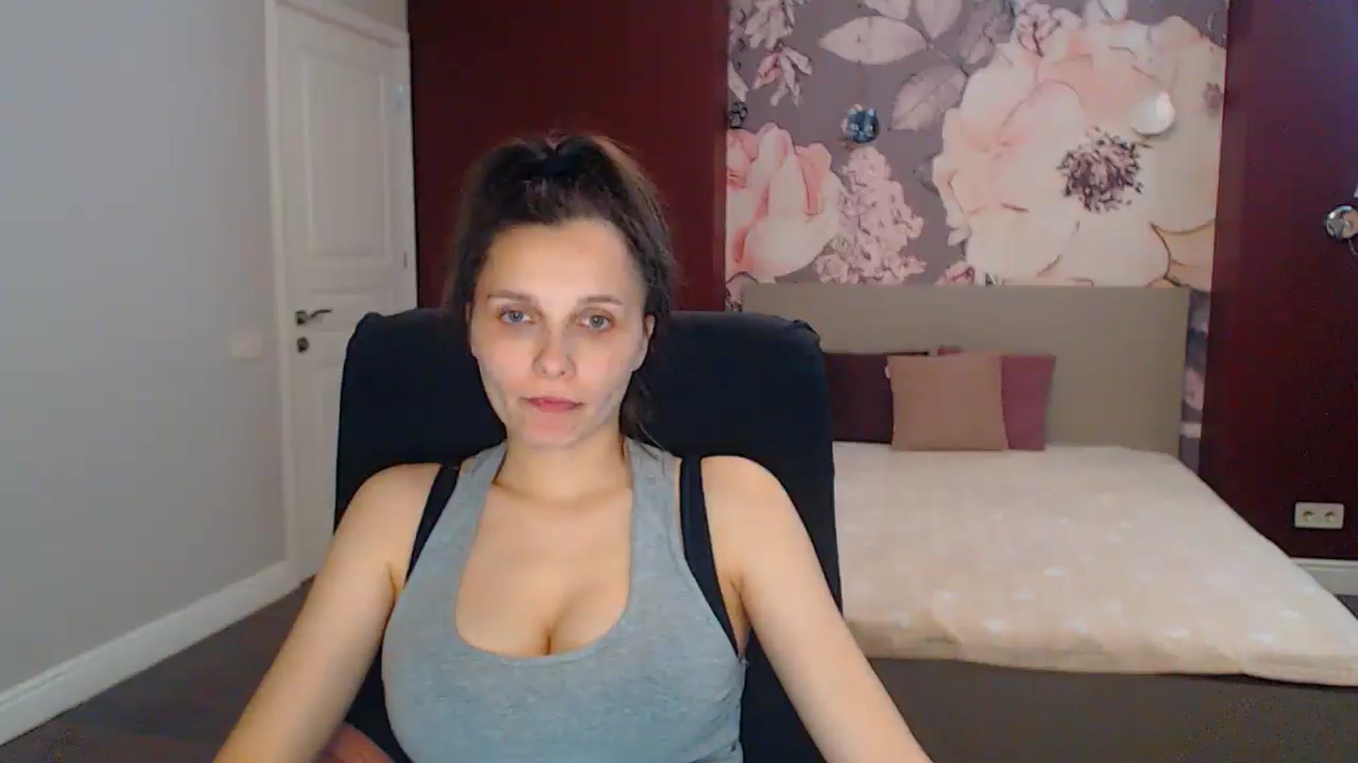 Gallery image thumbnail from Karina_Mils's myfreecams stream on, 07/06/2025, 14:23 image 2 of 20