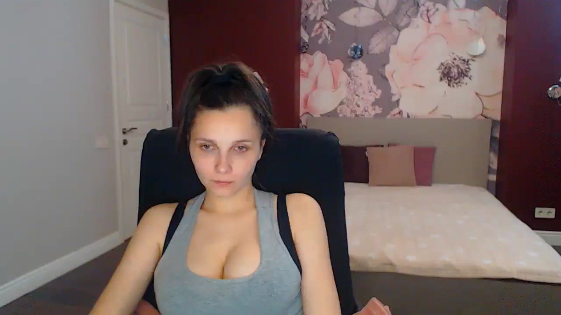 Gallery image thumbnail from Karina_Mils's myfreecams stream on, 07/06/2025, 14:23 image 14 of 20