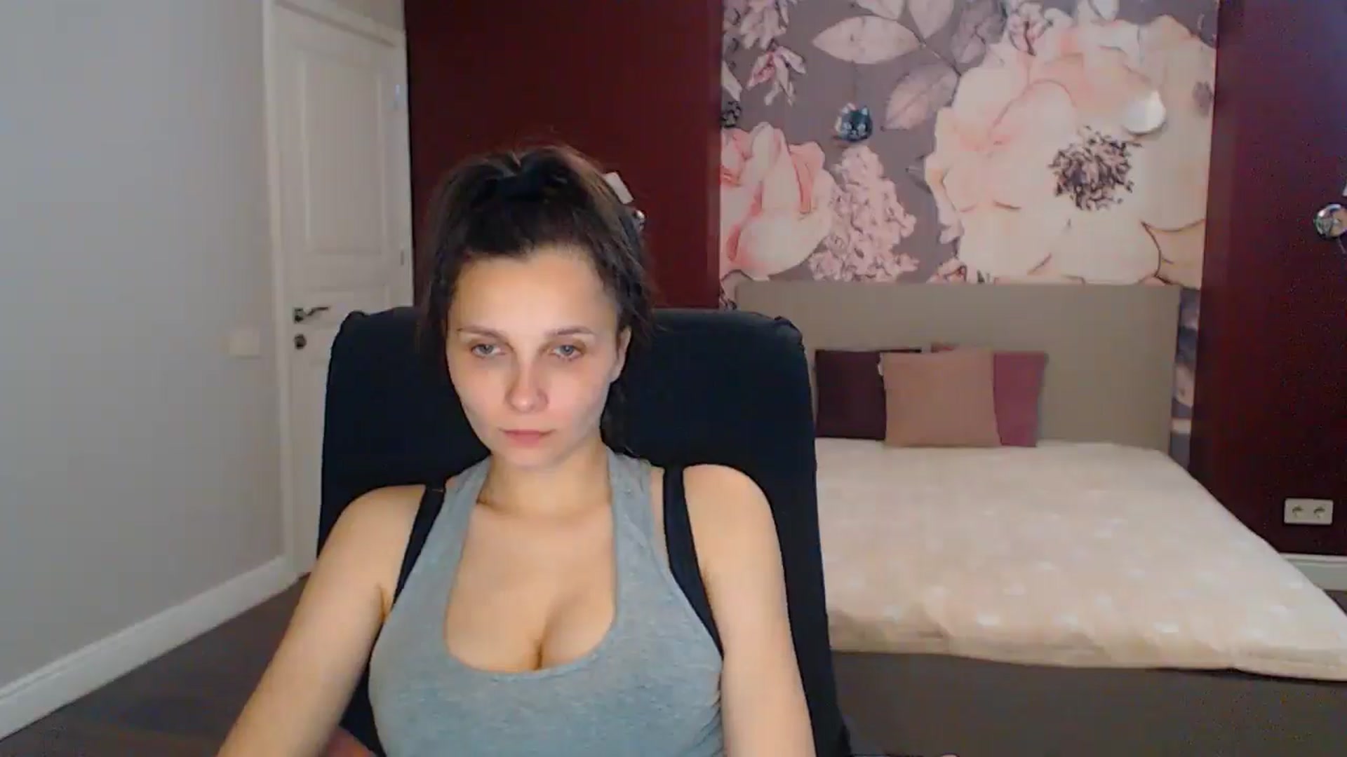 Gallery image thumbnail from Karina_Mils's myfreecams stream on, 07/06/2025, 14:23 image 8 of 20