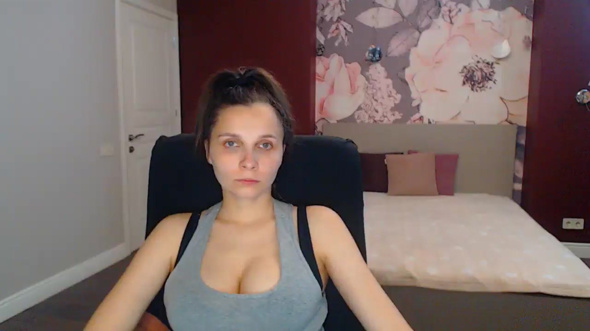 Gallery image thumbnail from Karina_Mils's myfreecams stream on, 07/06/2025, 14:23 image 13 of 20