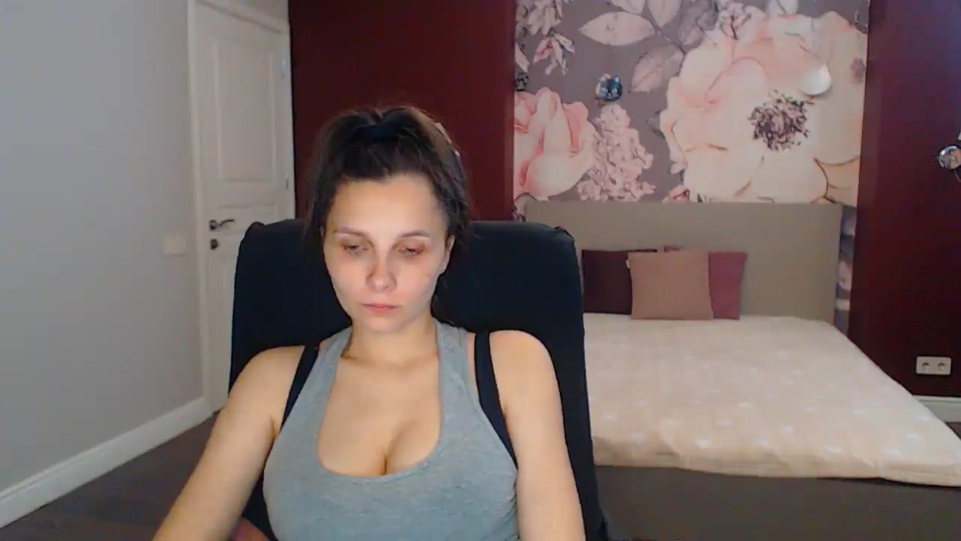 Gallery image thumbnail from Karina_Mils's myfreecams stream on, 07/06/2025, 14:23 image 7 of 20
