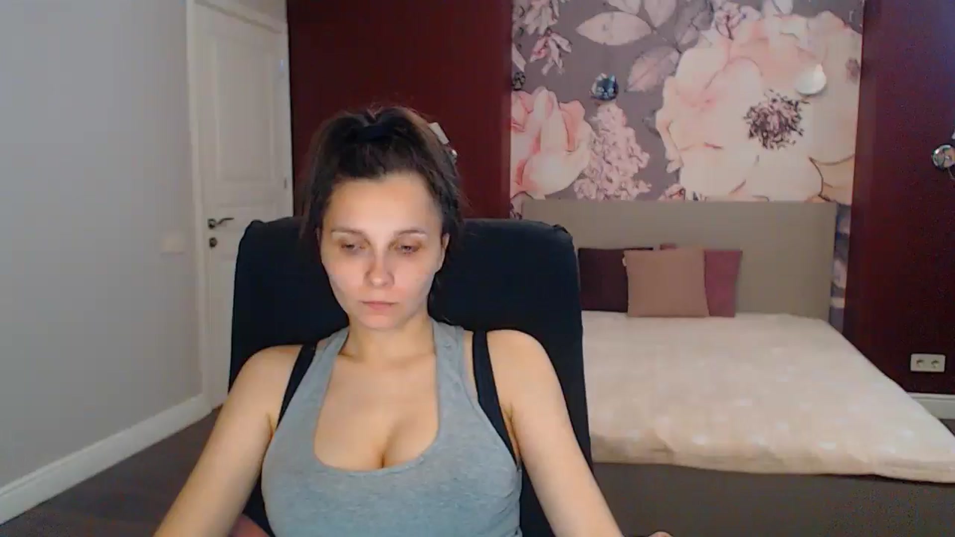 Gallery image thumbnail from Karina_Mils's myfreecams stream on, 07/06/2025, 14:23 image 12 of 20
