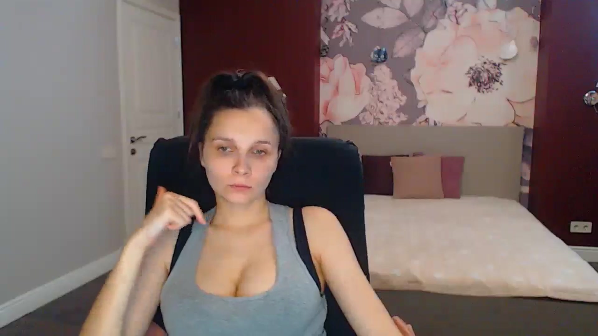 Gallery image thumbnail from Karina_Mils's myfreecams stream on, 07/06/2025, 14:23 image 15 of 20