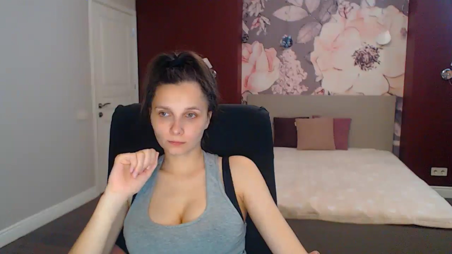 Gallery image thumbnail from Karina_Mils's myfreecams stream on, 07/06/2025, 14:23 image 9 of 20