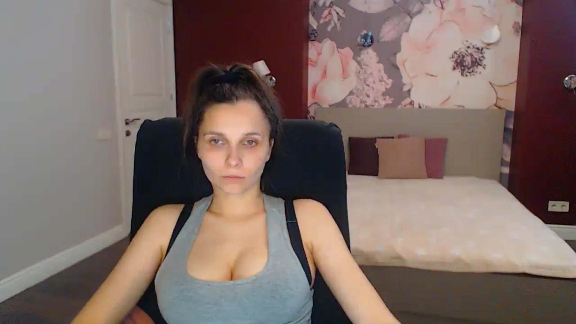 Gallery image thumbnail from Karina_Mils's myfreecams stream on, 07/06/2025, 15:28 image 5 of 20