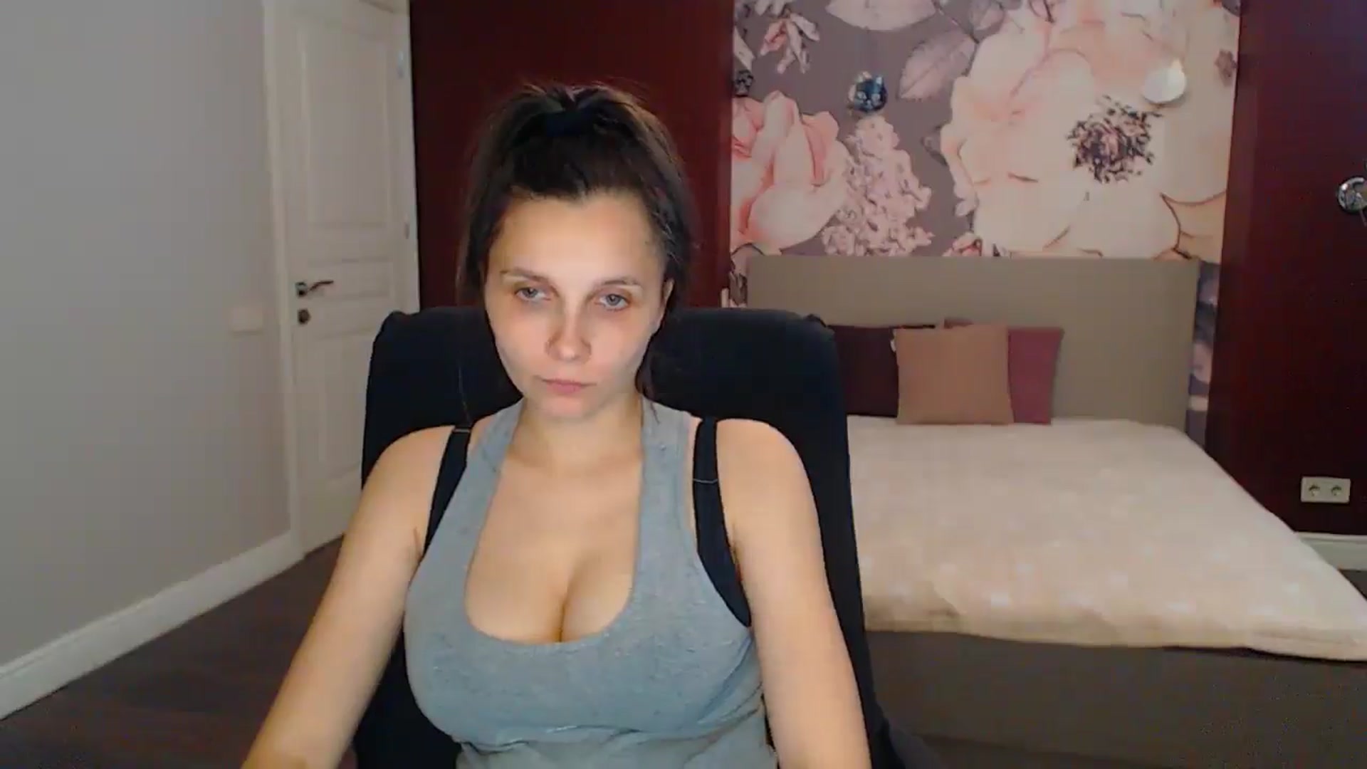 Gallery image thumbnail from Karina_Mils's myfreecams stream on, 07/06/2025, 15:28 image 19 of 20