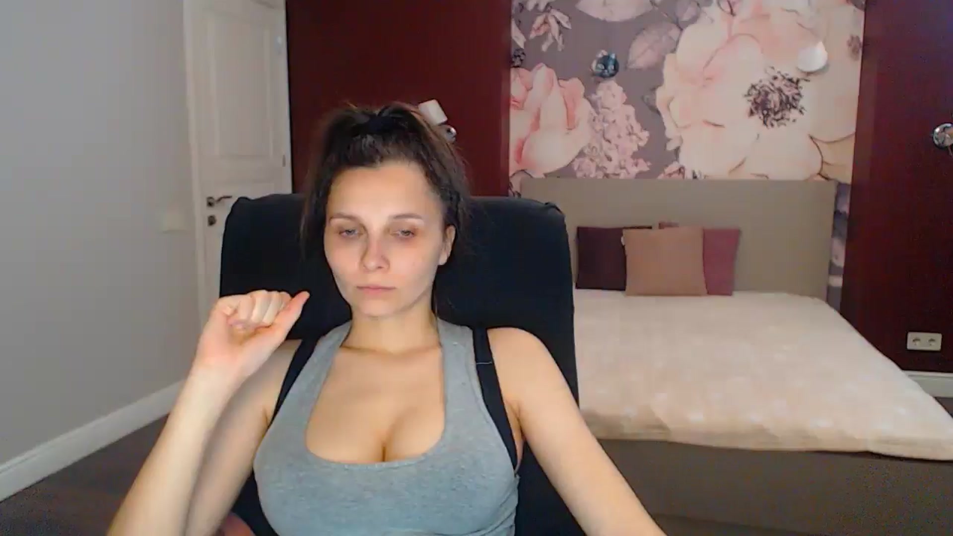 Gallery image thumbnail from Karina_Mils's myfreecams stream on, 07/06/2025, 15:28 image 4 of 20