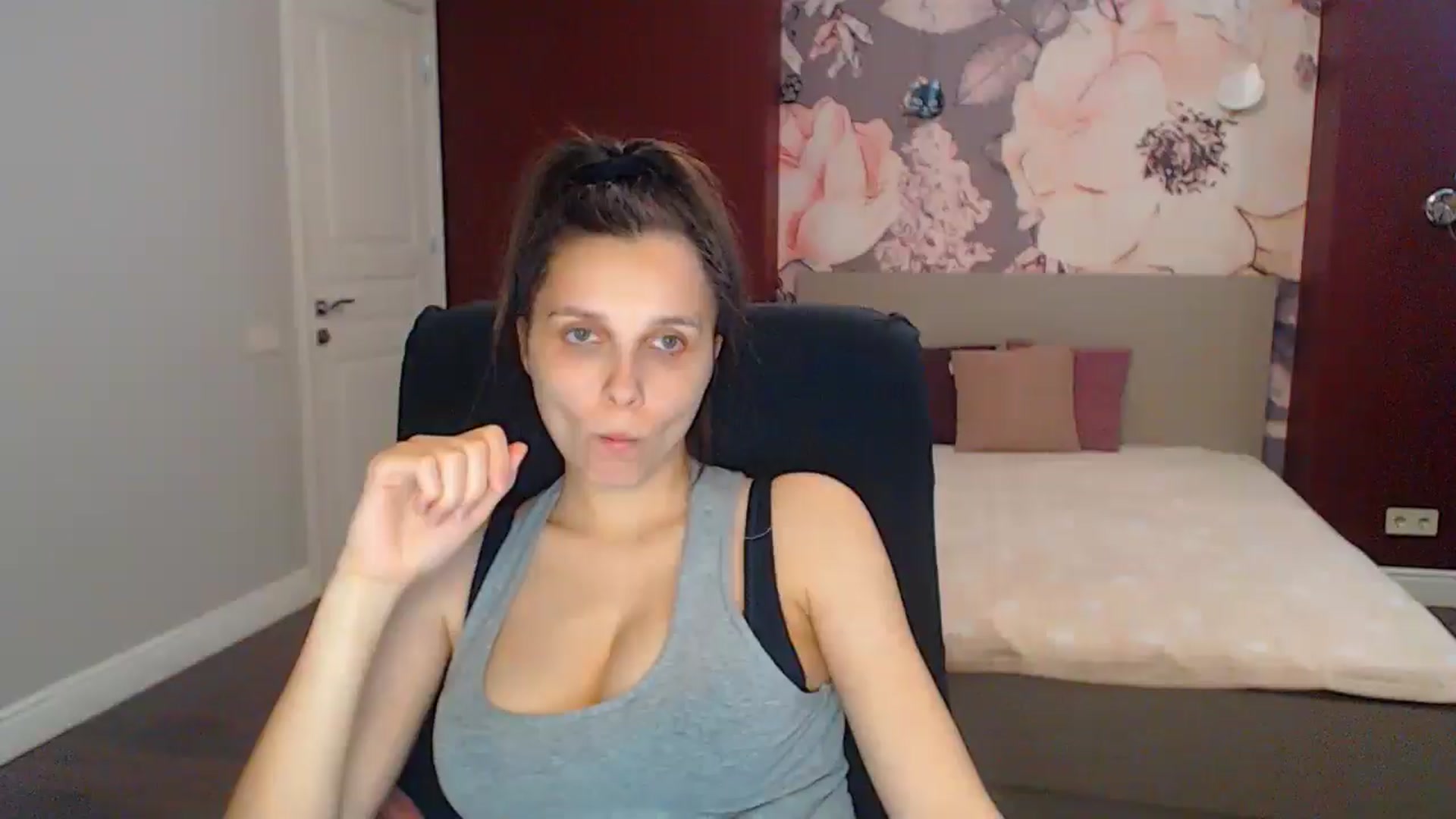 Gallery image thumbnail from Karina_Mils's myfreecams stream on, 07/06/2025, 15:28 image 17 of 20
