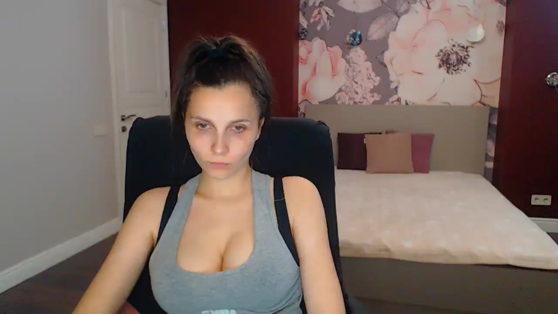 Gallery image thumbnail from Karina_Mils's myfreecams stream on, 07/06/2025, 15:28 image 8 of 20